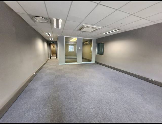 683M² OFFICE TO LET IN RANDJESPARK